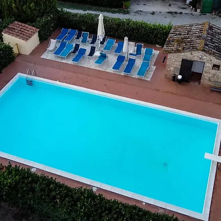 L'oasi Della Pergola 팜스테이